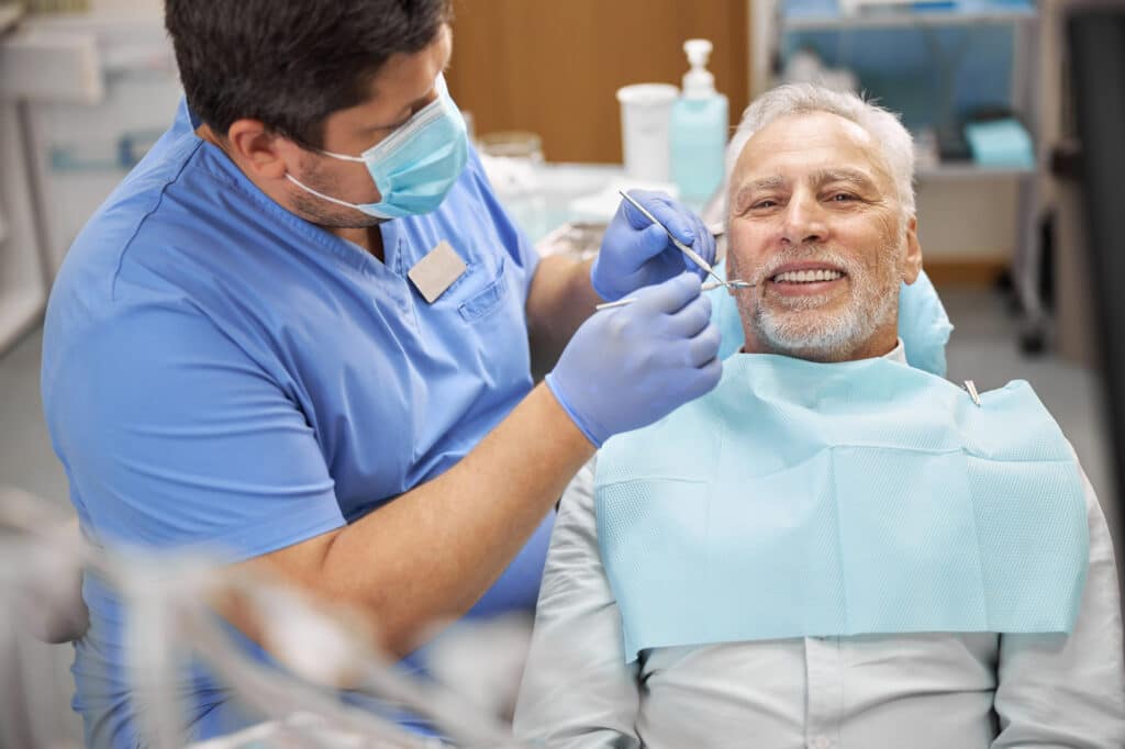 paciente con protesis dental